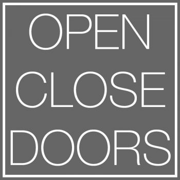 logo open clcose doors